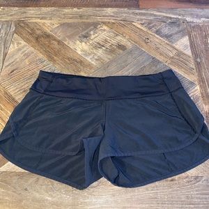 Lululemon 2.5” Shorts